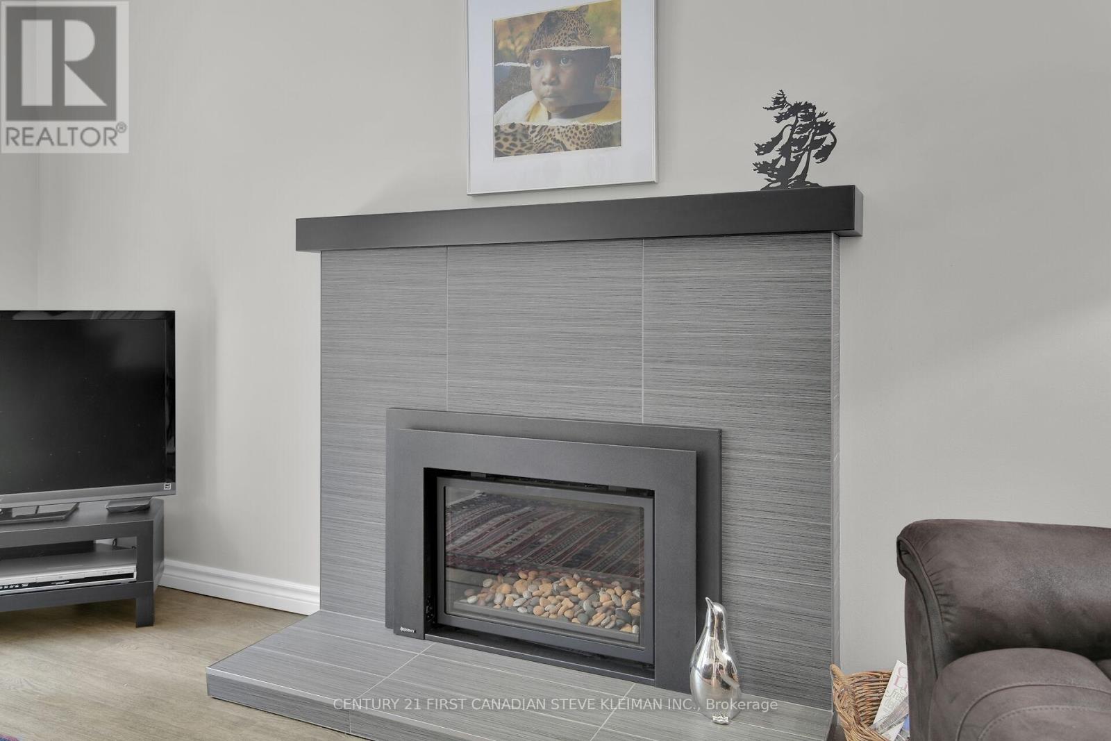 Photo 10 of 47 for 96 Meridene Crescent W