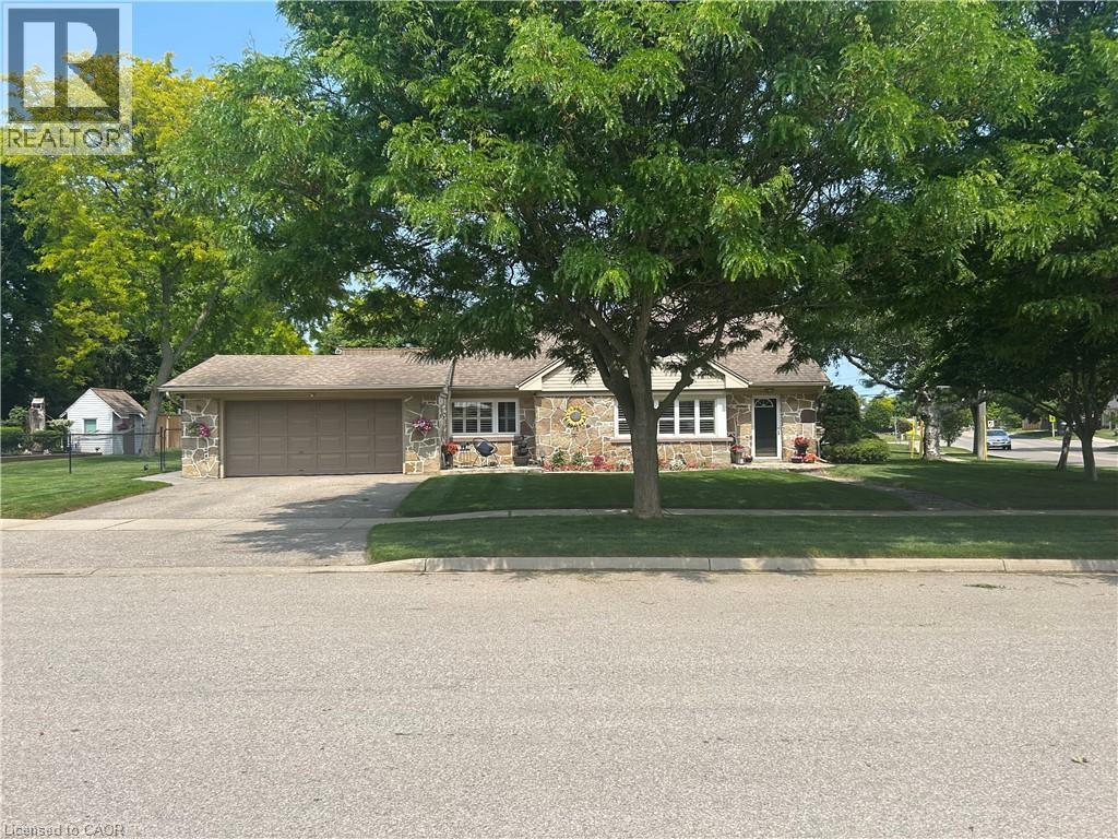 Photo 2 at 34 Queensway Drive, Brantford Photo 2 at 34 Queensway Drive, Brantford