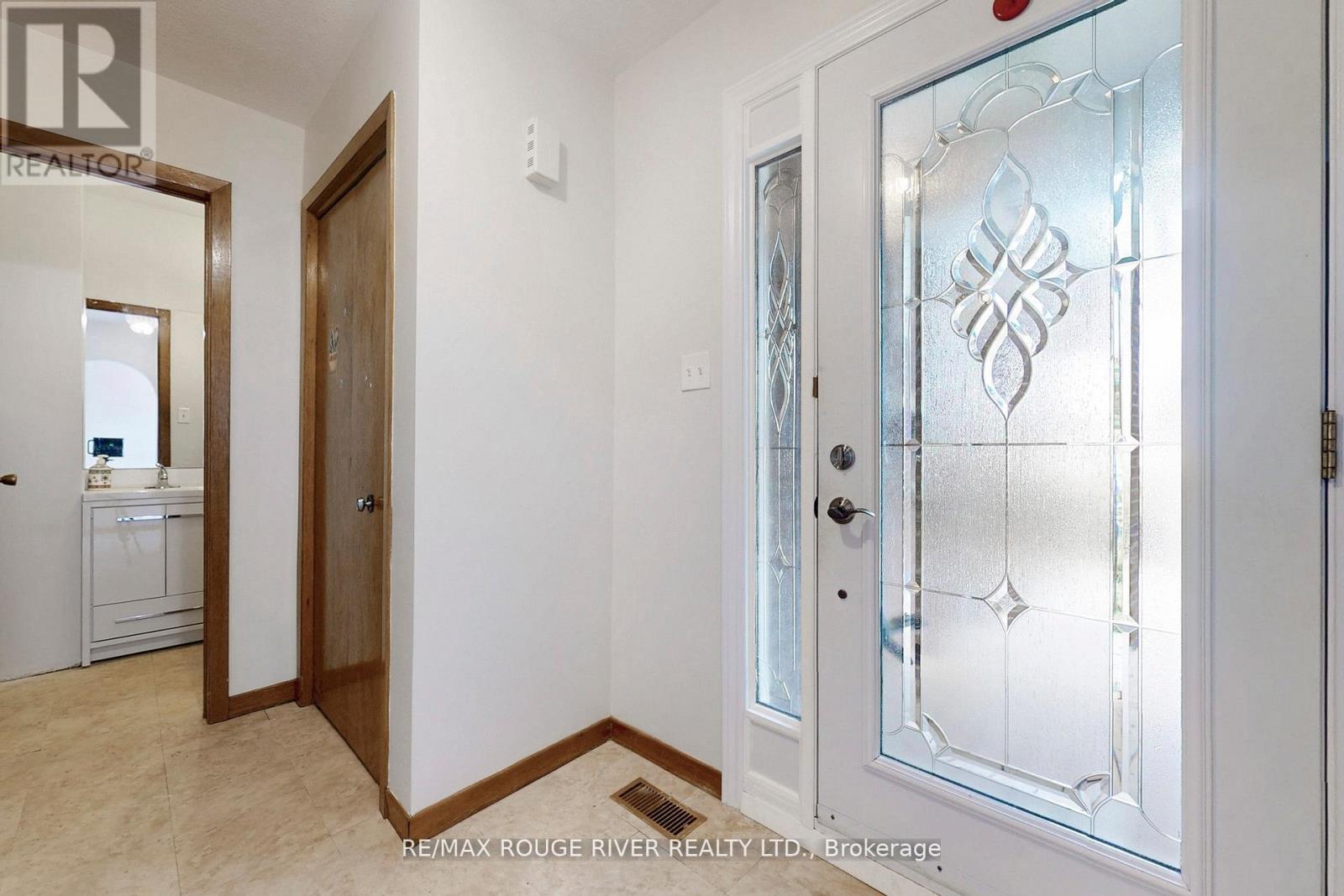 9 Comrie Terrace, Toronto, Ontario  M1M 3T1 - Photo 3 - E12484081