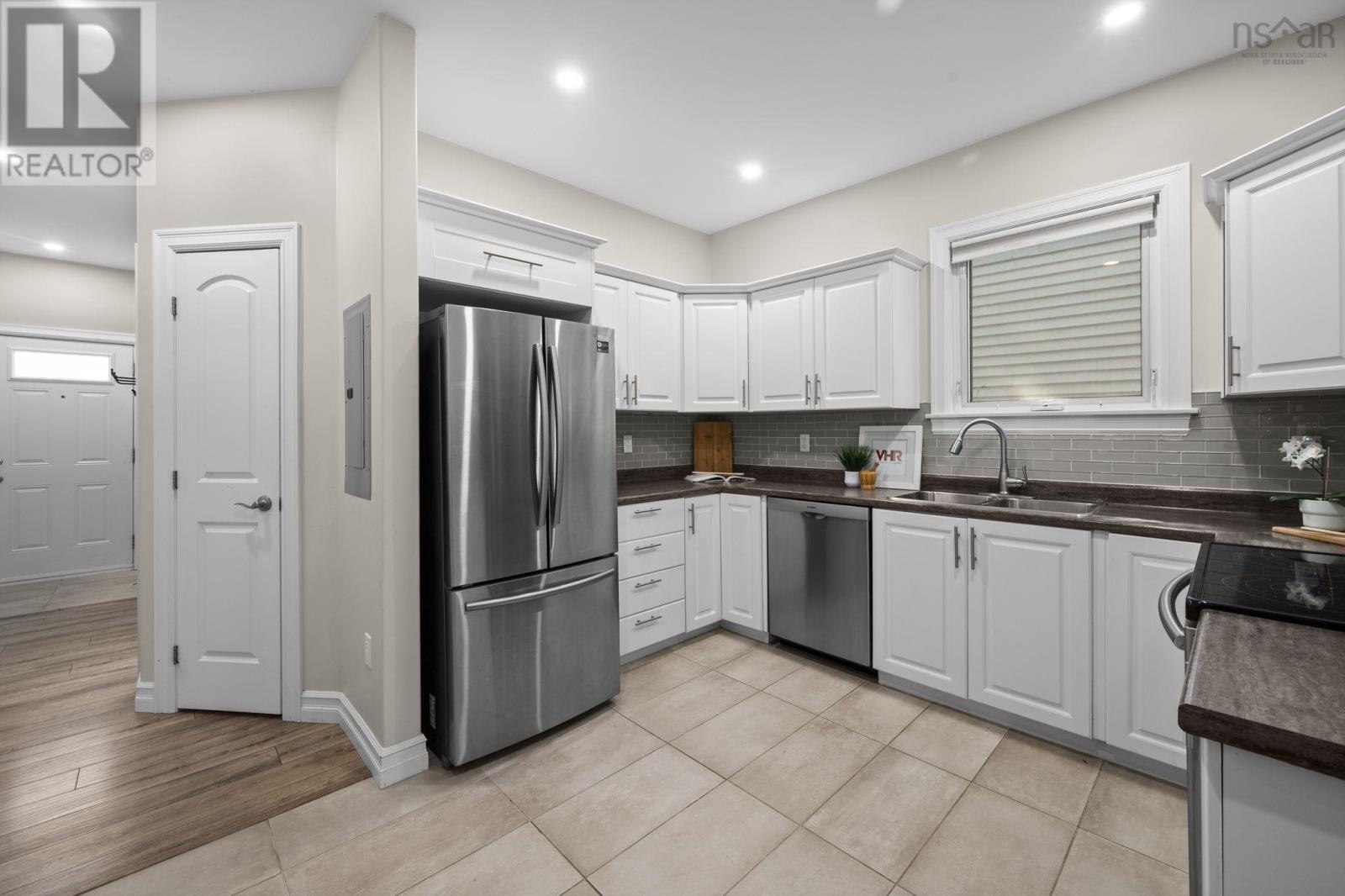6354 Pepperell Street, Halifax, Nova Scotia  B3H 2P4 - Photo 14 - 202524212