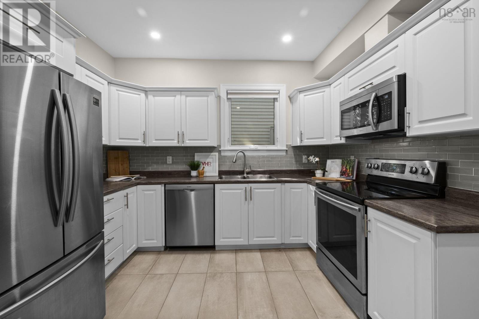 6354 Pepperell Street, Halifax, Nova Scotia  B3H 2P4 - Photo 16 - 202524212