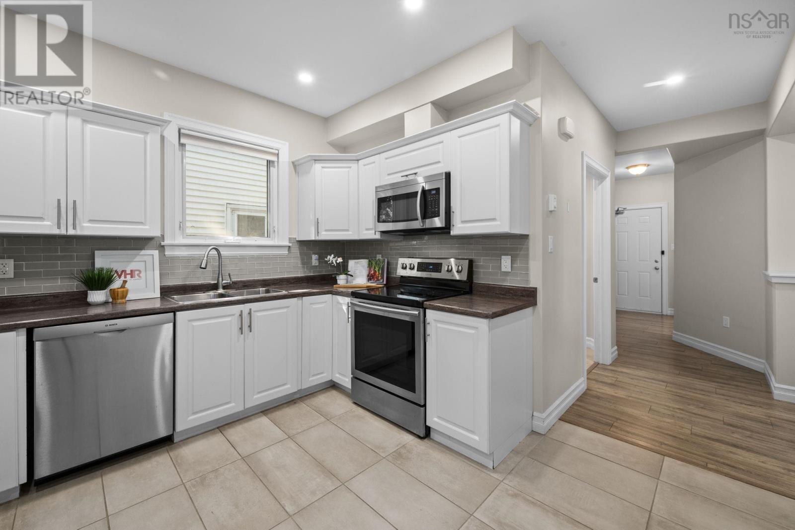 6354 Pepperell Street, Halifax, Nova Scotia  B3H 2P4 - Photo 15 - 202524212