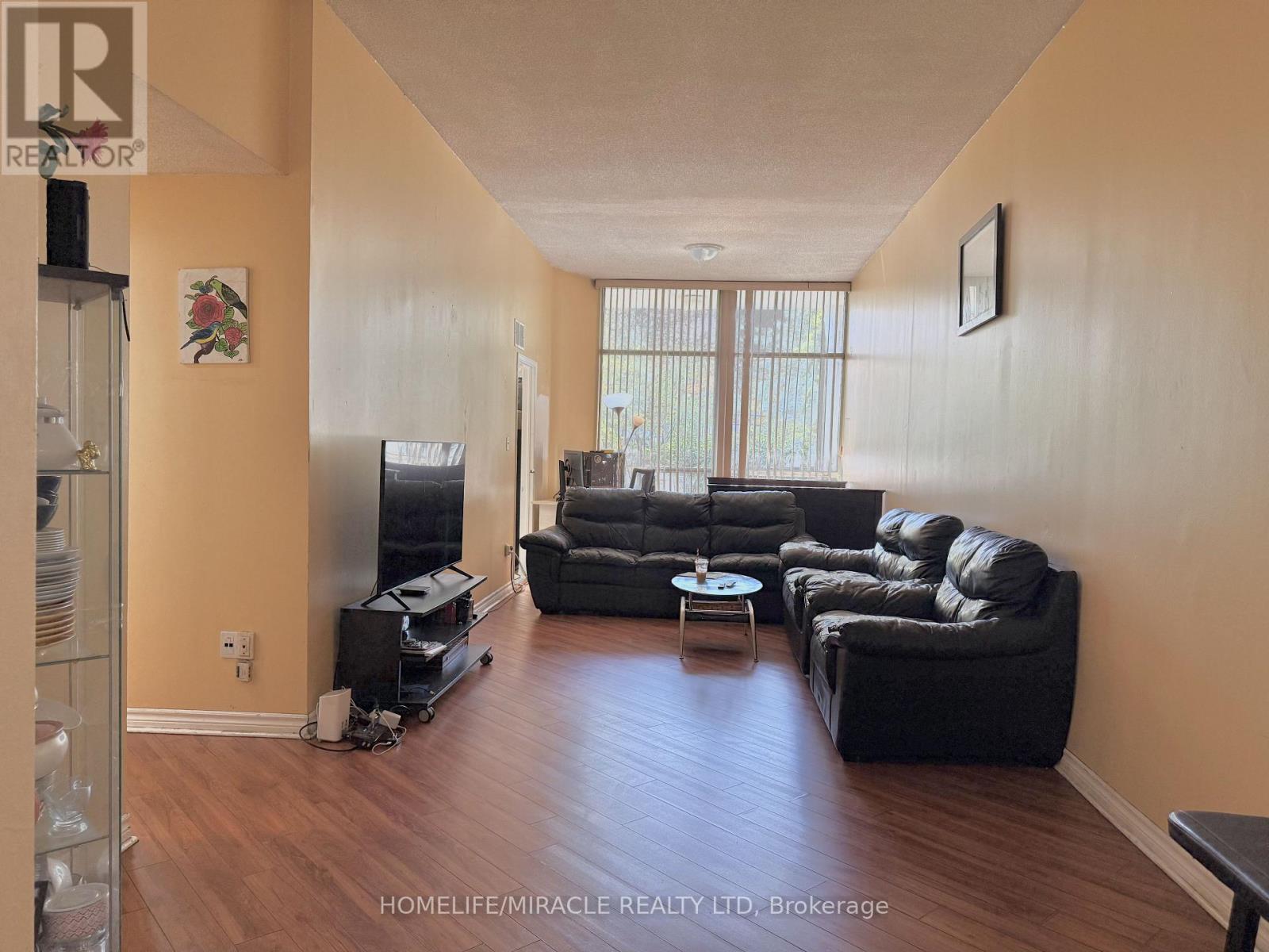 114 - 1 Rowntree Road, Toronto, Ontario  M9V 5G7 - Photo 4 - W12465059