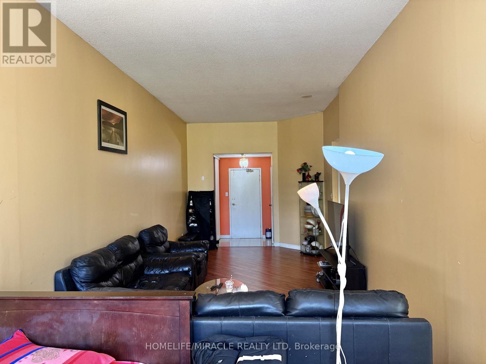 114 - 1 Rowntree Road, Toronto, Ontario  M9V 5G7 - Photo 5 - W12465059