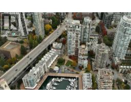 704 990 BEACH AVENUE