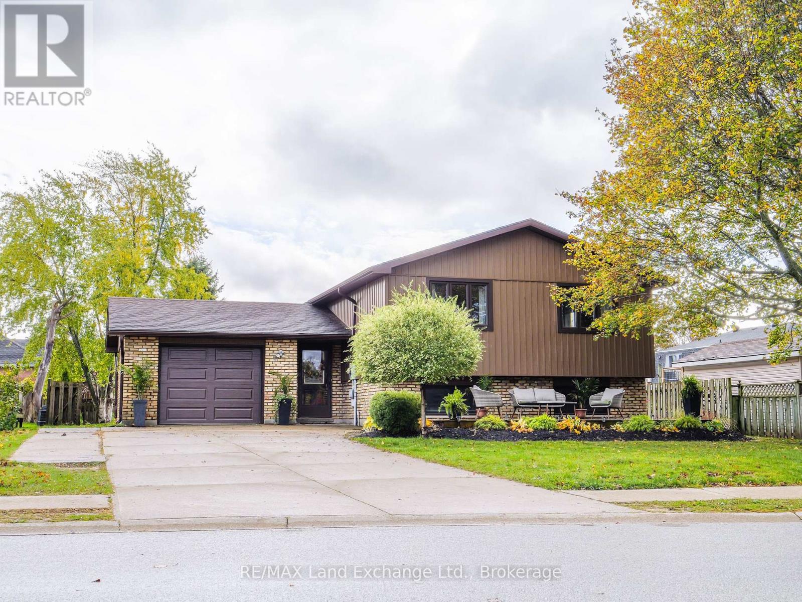 829 Highland Street, Saugeen Shores, Ontario  N0H 2C2 - Photo 1 - X12484241