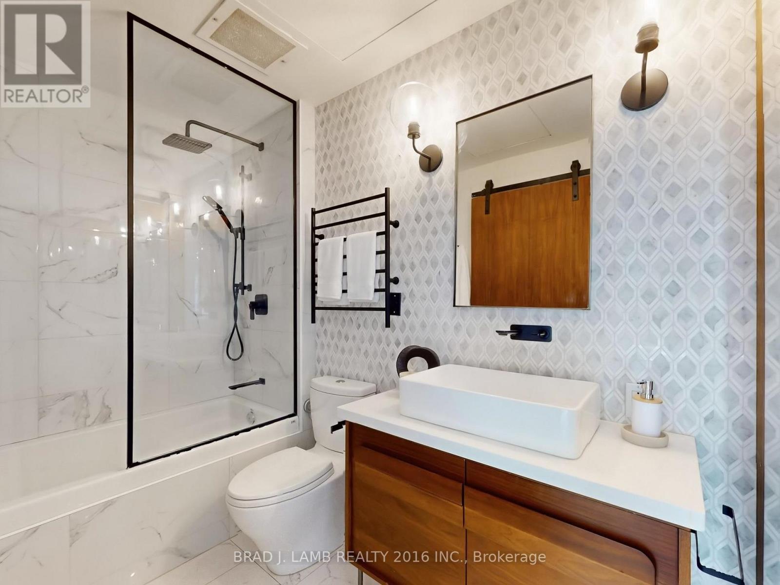 305 - 29 Camden Street, Toronto, Ontario  M5V 3N3 - Photo 10 - C12484125