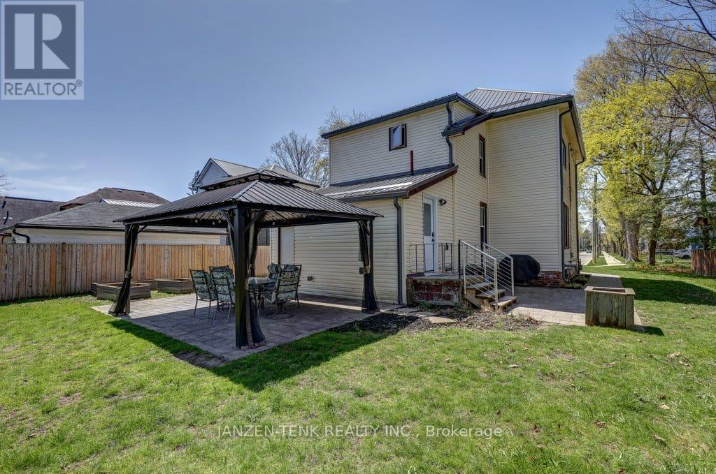 17 Oak Street, Aylmer, Ontario  N5H 1G3 - Photo 2 - X12484159