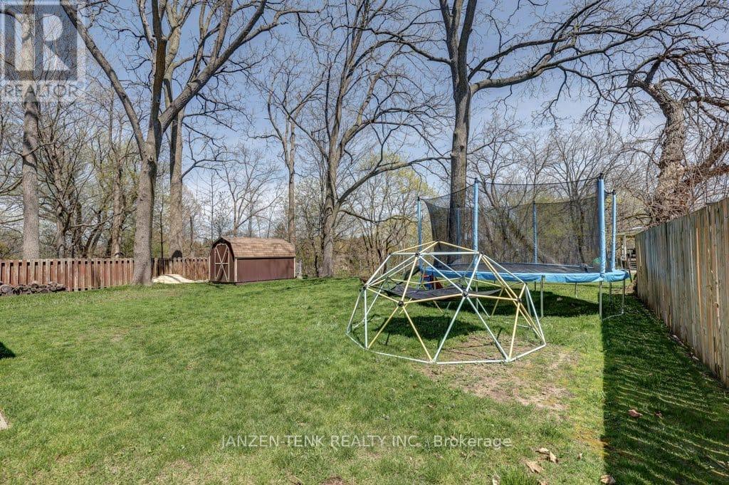 17 Oak Street, Aylmer, Ontario  N5H 1G3 - Photo 37 - X12484159