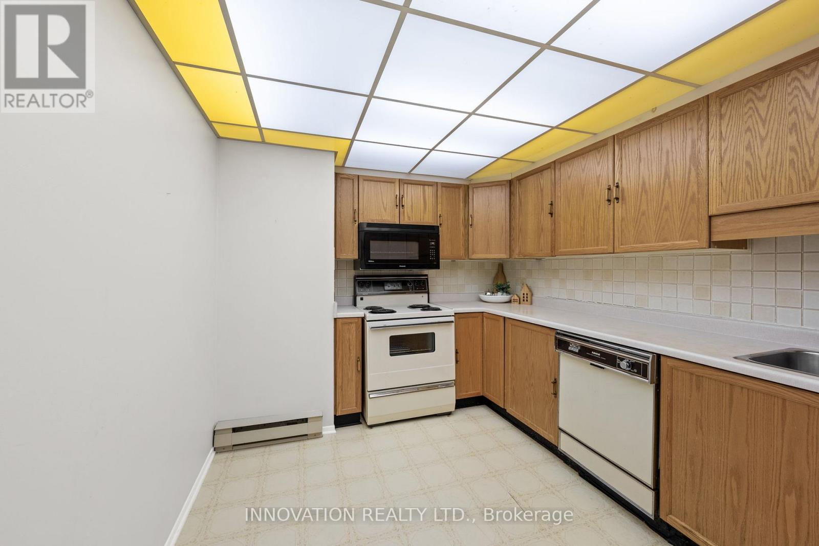 8 - 5 Timberview Way, Ottawa, Ontario  K2H 9M6 - Photo 17 - X12484220