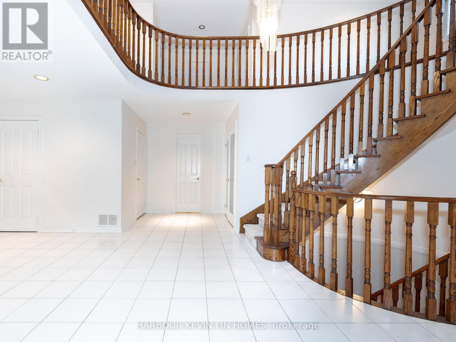 41 Montclair Road, Richmond Hill (Bayview Hill), Ontario  L4B 2S6 - Photo 13 - N12478601