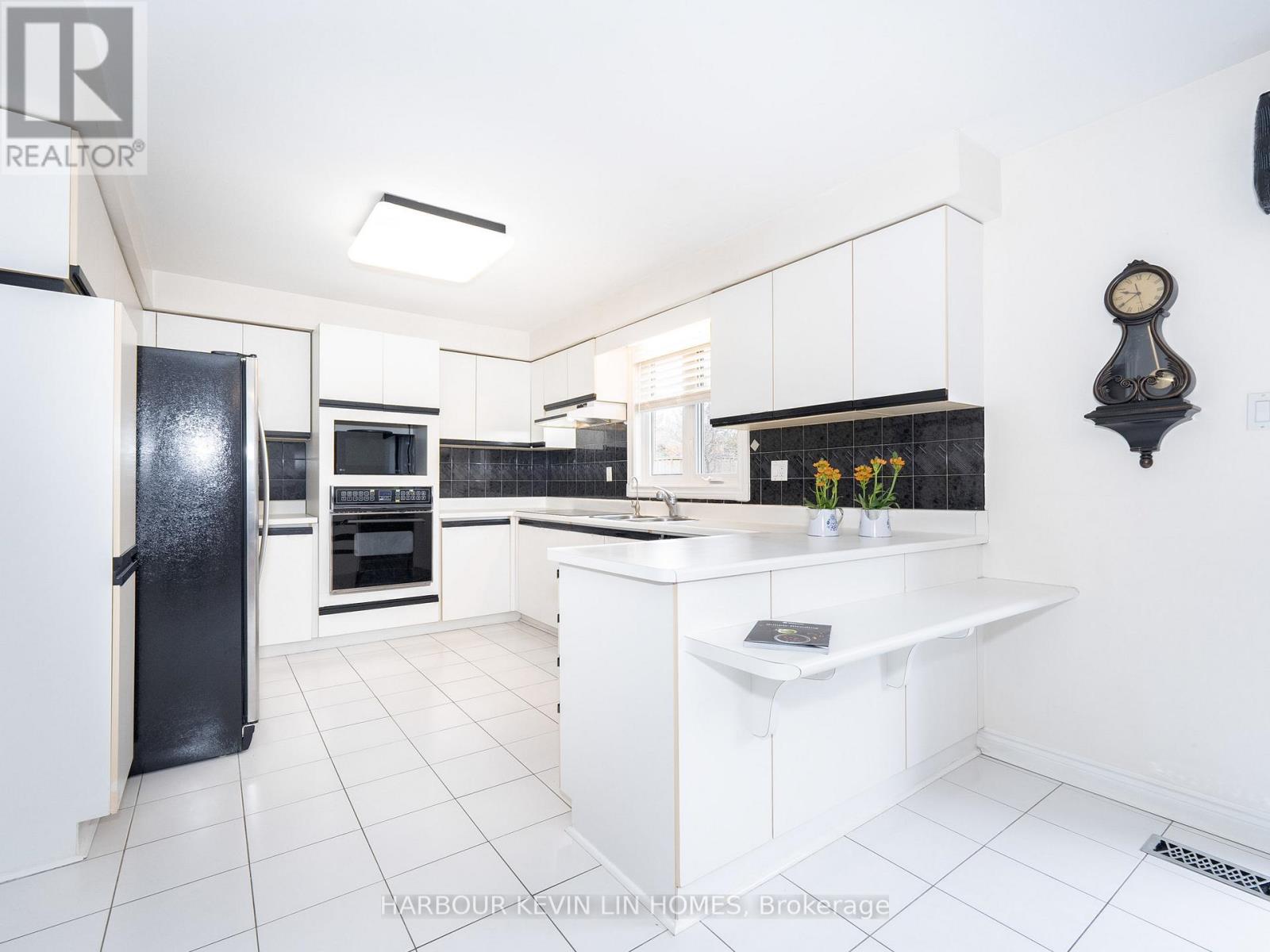 41 Montclair Road, Richmond Hill (Bayview Hill), Ontario  L4B 2S6 - Photo 15 - N12478601