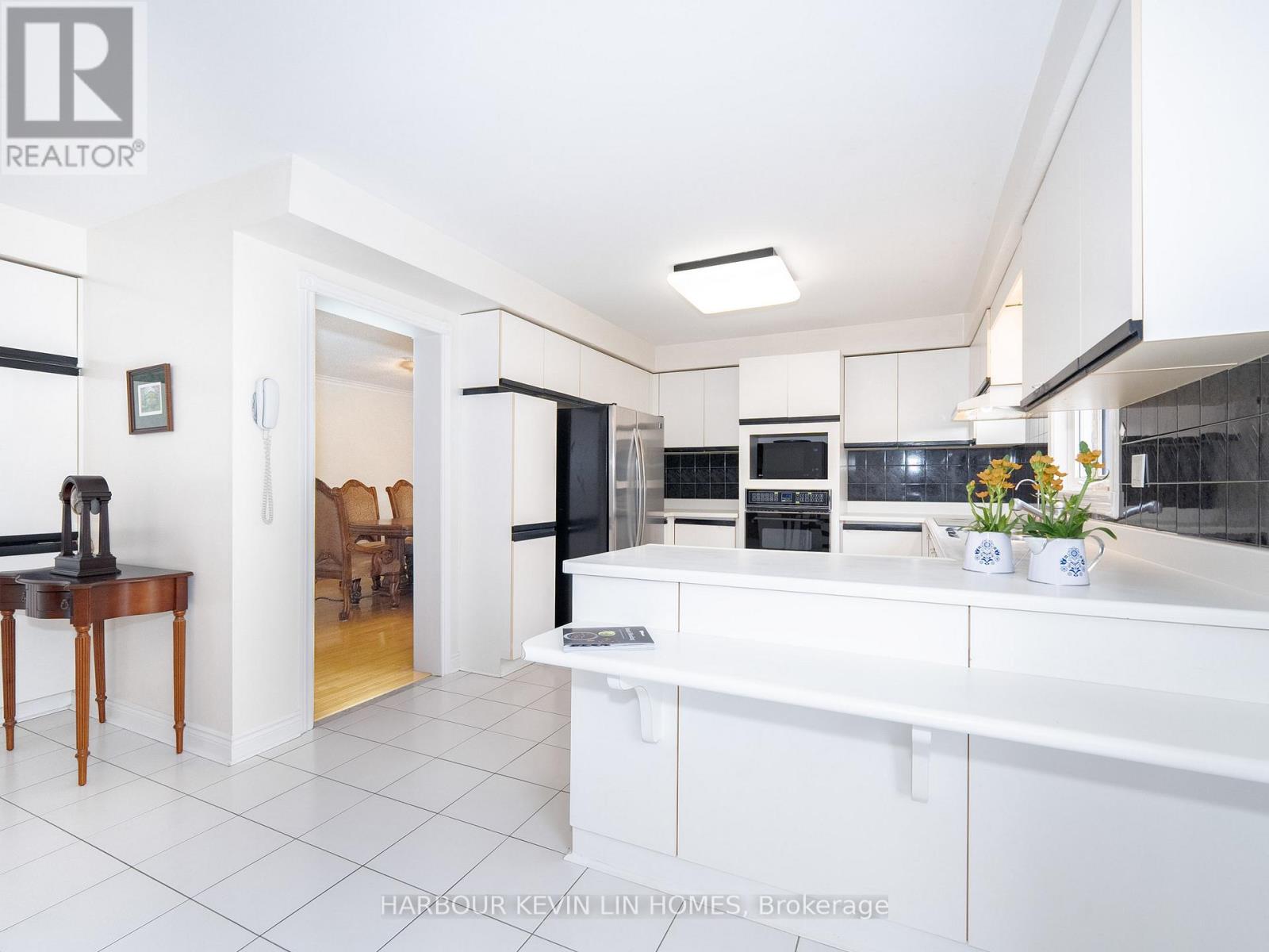 41 Montclair Road, Richmond Hill (Bayview Hill), Ontario  L4B 2S6 - Photo 14 - N12478601