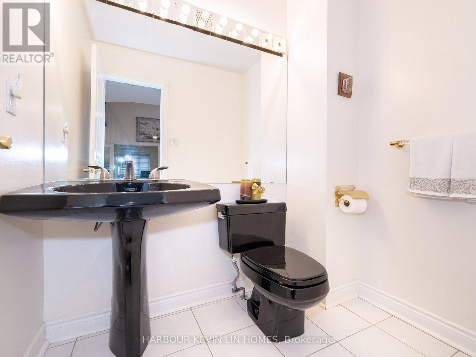 41 Montclair Road, Richmond Hill (Bayview Hill), Ontario  L4B 2S6 - Photo 19 - N12478601