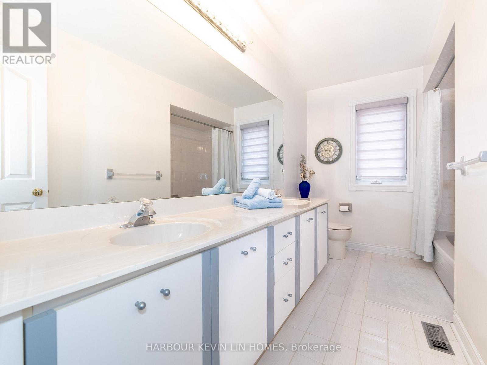 41 Montclair Road, Richmond Hill (Bayview Hill), Ontario  L4B 2S6 - Photo 25 - N12478601