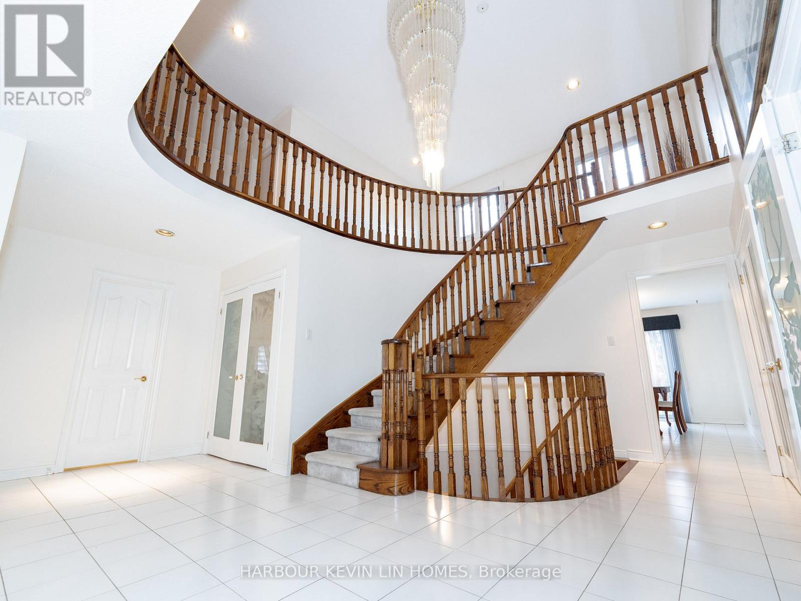 41 Montclair Road, Richmond Hill (Bayview Hill), Ontario  L4B 2S6 - Photo 3 - N12478601