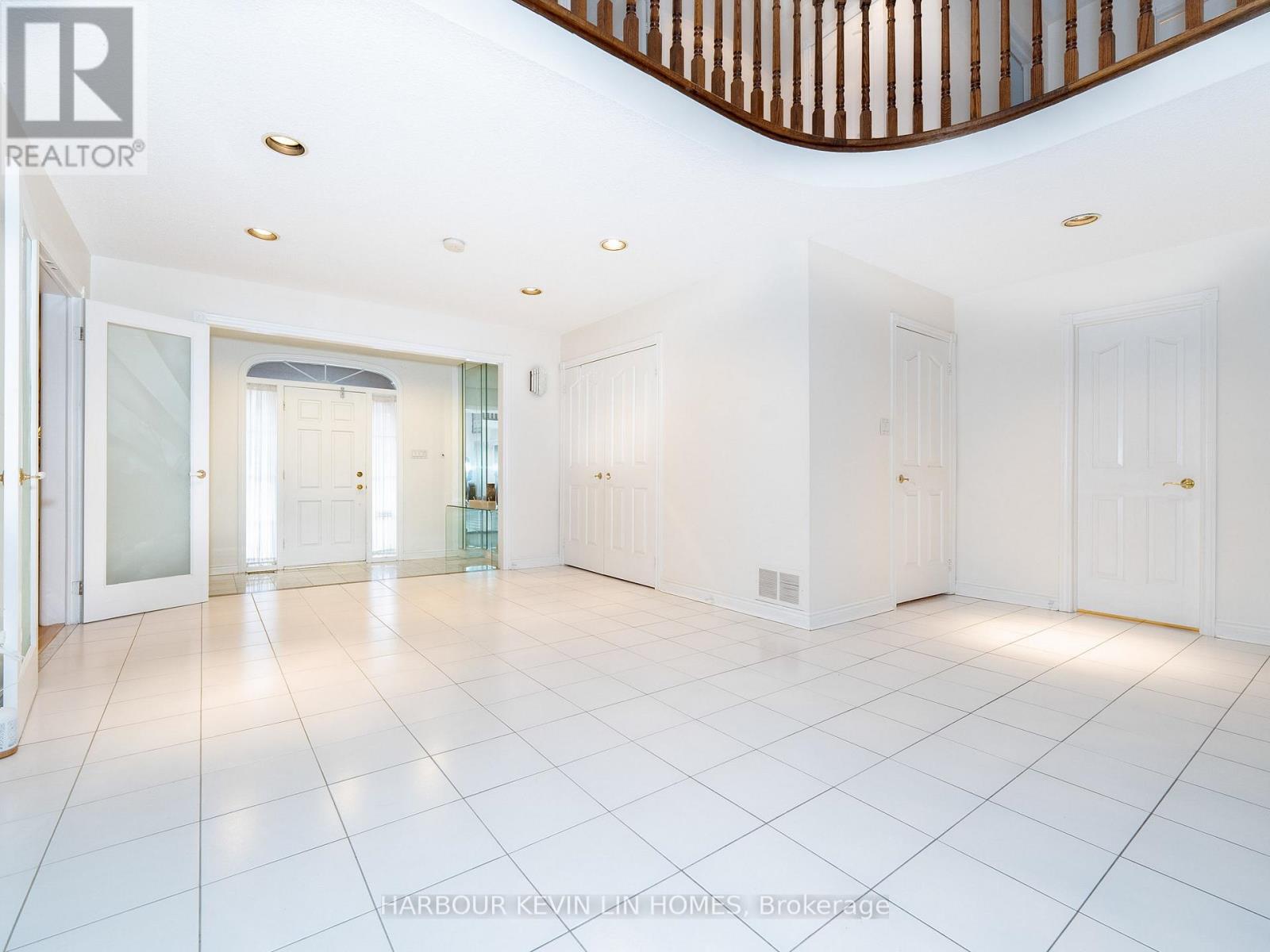 41 Montclair Road, Richmond Hill (Bayview Hill), Ontario  L4B 2S6 - Photo 6 - N12478601