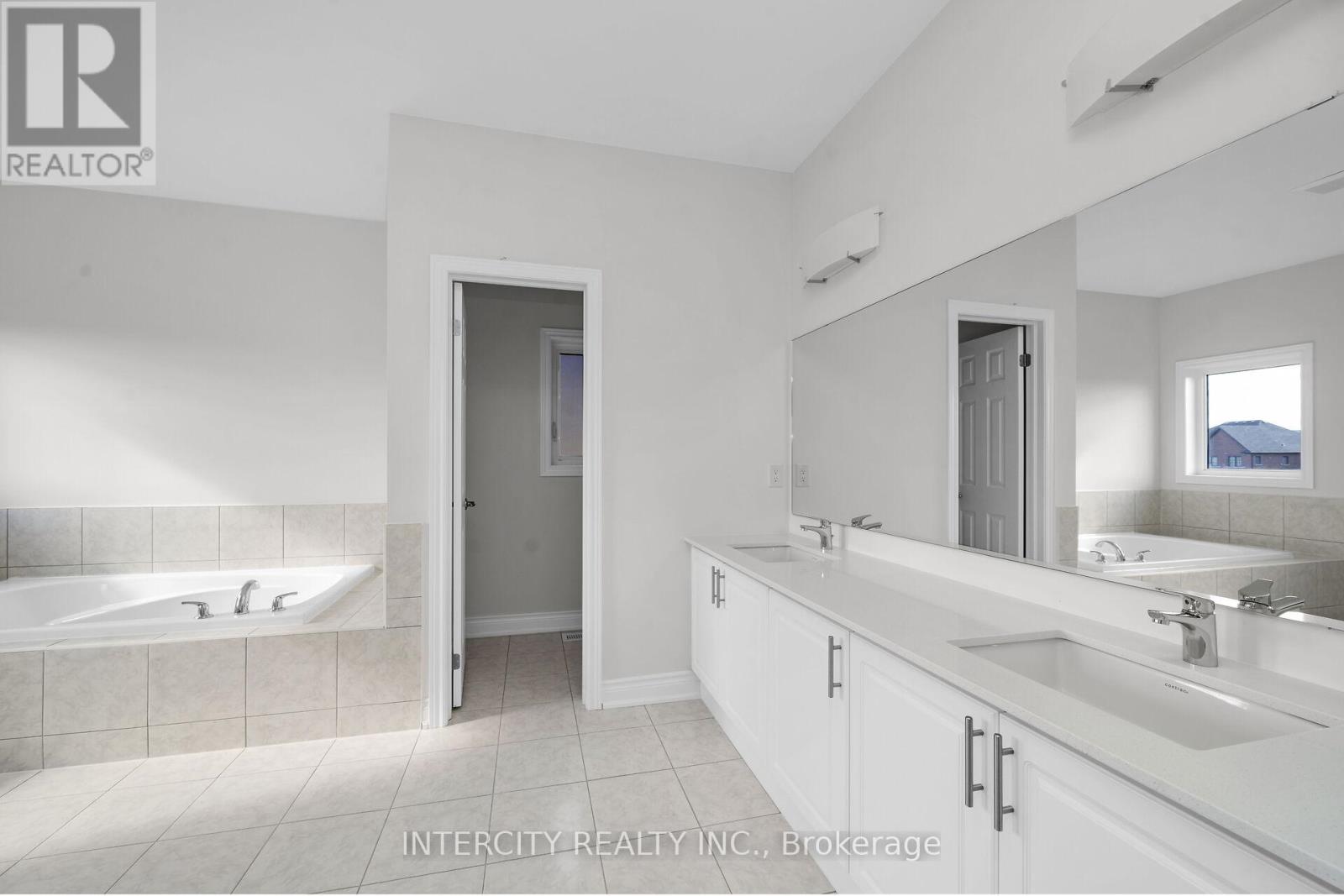 16 Keyworth Crescent, Brampton, Ontario  L6R 4G3 - Photo 23 - W12465295