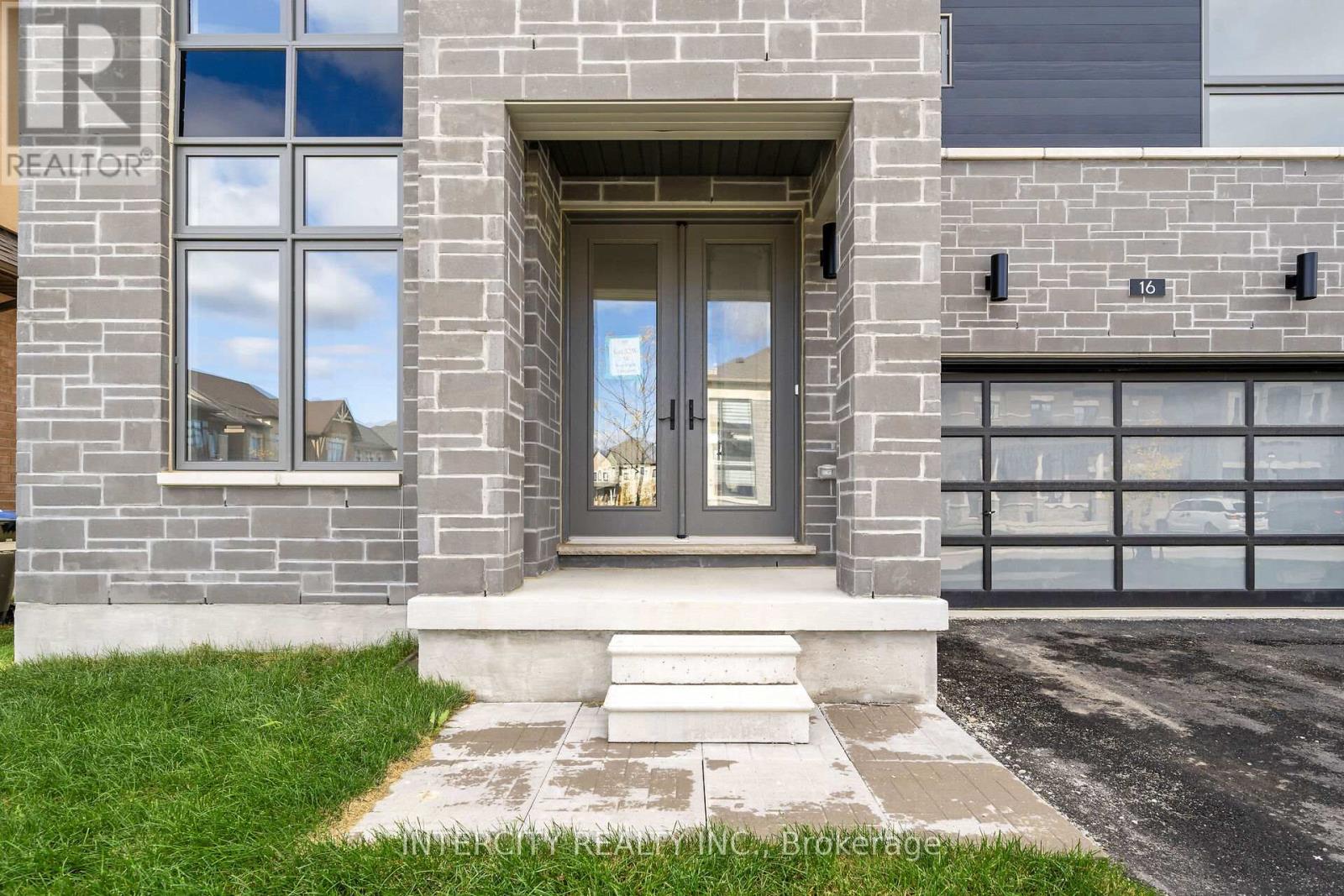 16 Keyworth Crescent, Brampton, Ontario  L6R 4G3 - Photo 2 - W12465295