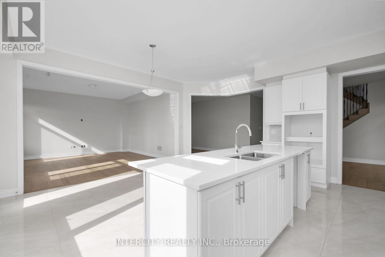 16 Keyworth Crescent, Brampton, Ontario  L6R 4G3 - Photo 13 - W12465295