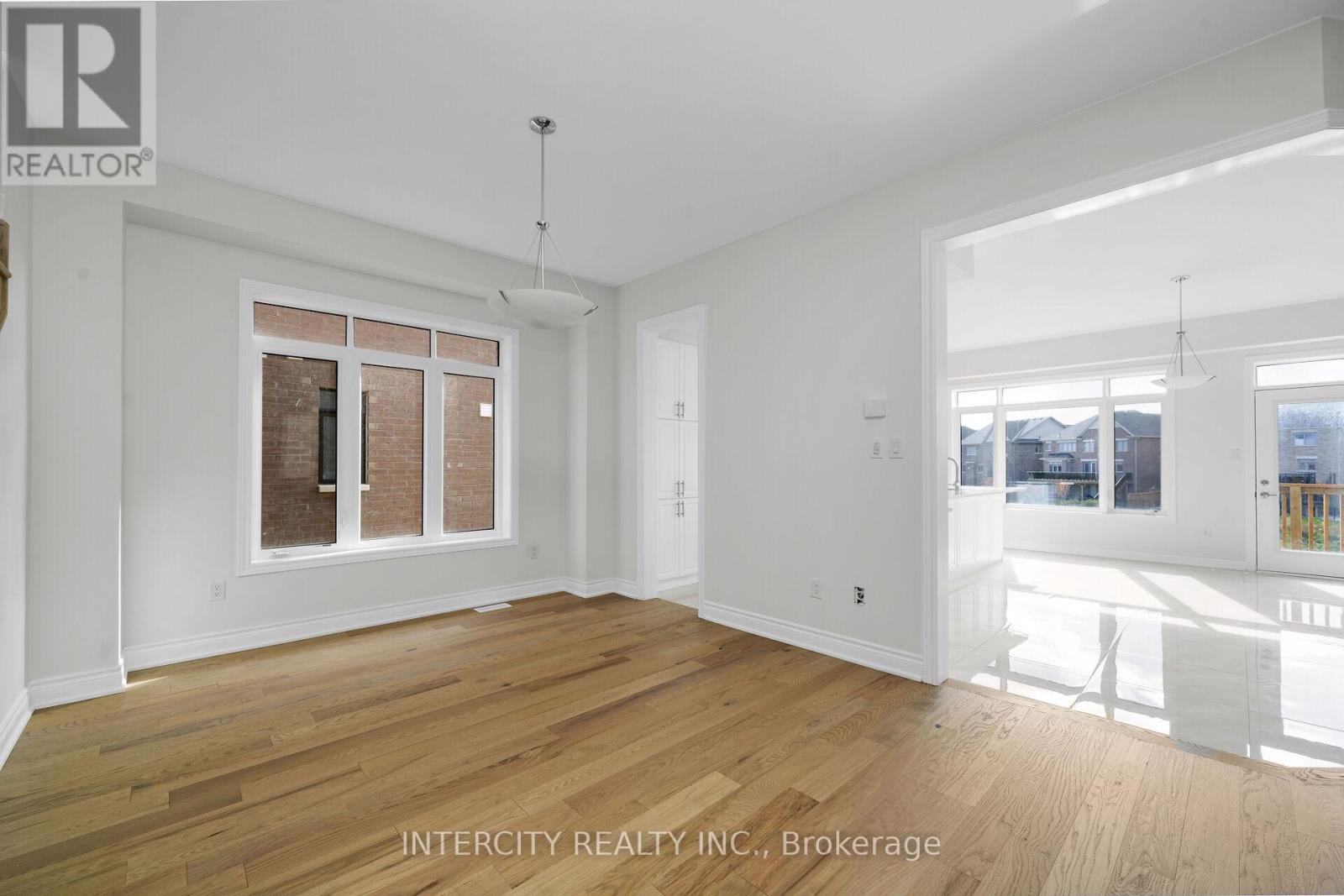 16 Keyworth Crescent, Brampton, Ontario  L6R 4G3 - Photo 5 - W12465295