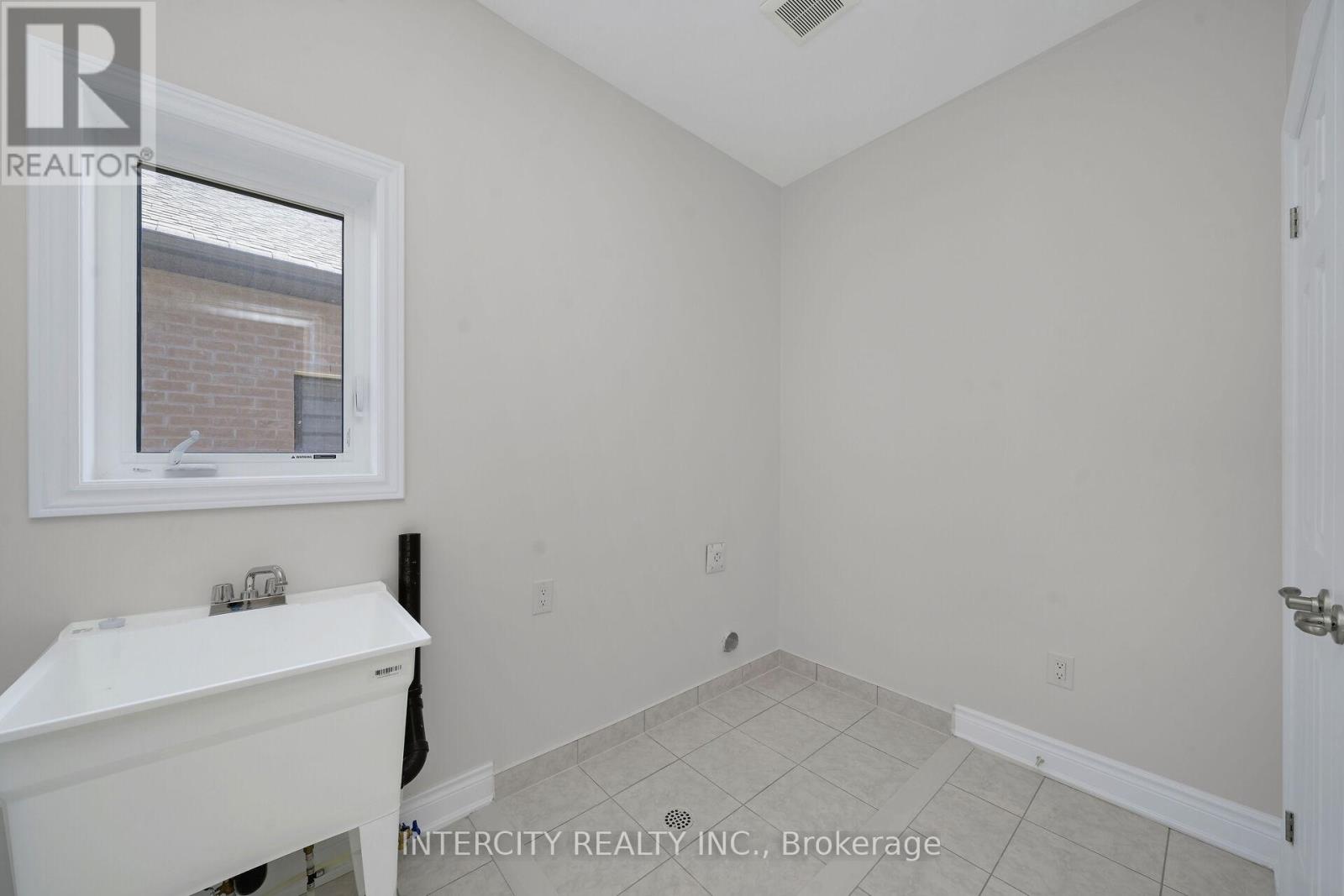 16 Keyworth Crescent, Brampton, Ontario  L6R 4G3 - Photo 35 - W12465295