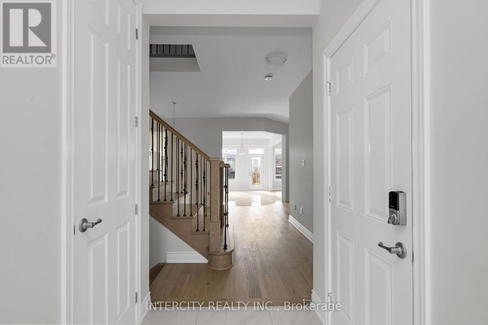 16 Keyworth Crescent, Brampton, Ontario  L6R 4G3 - Photo 4 - W12465295