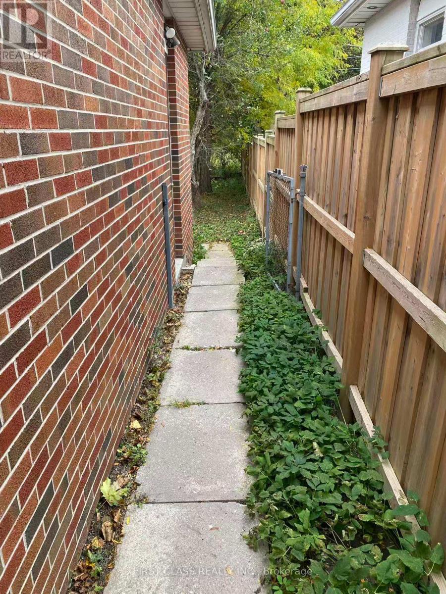 Main& Basement - 65 Drakefield Road, Markham, Ontario  L3P 1G9 - Photo 3 - N12484102