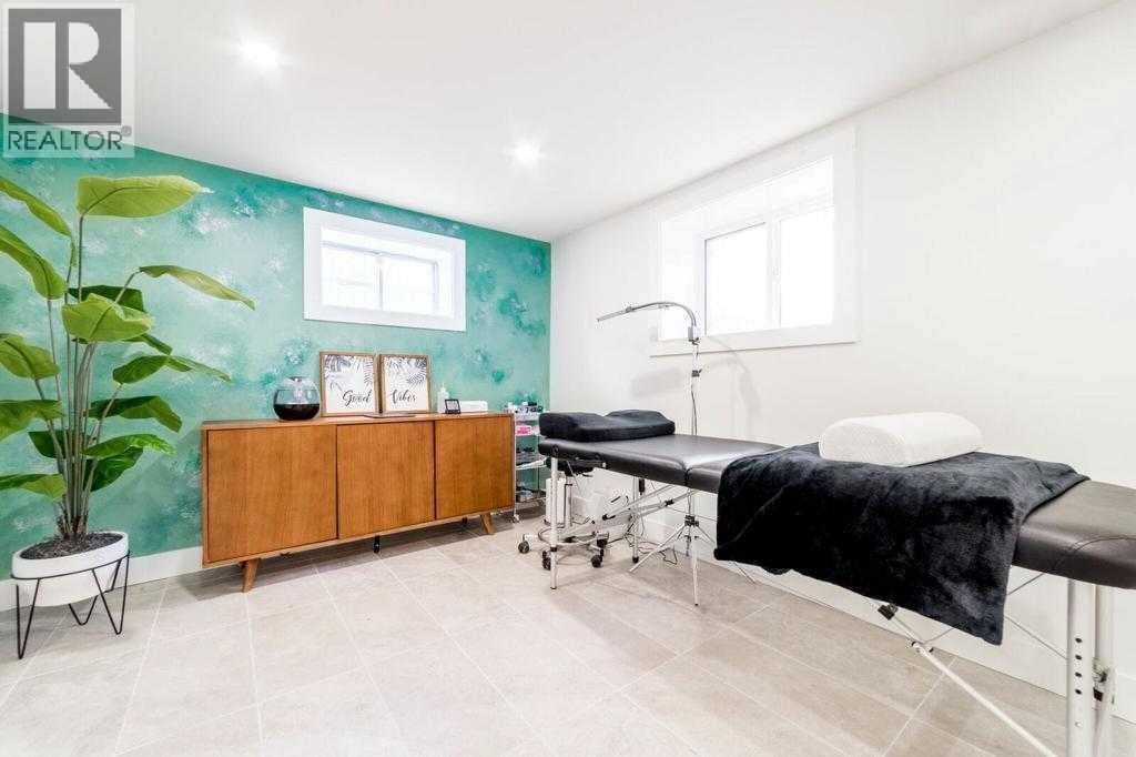 405 14 Avenue Ne, Calgary, Alberta  T2E 1E6 - Photo 2 - A2243995