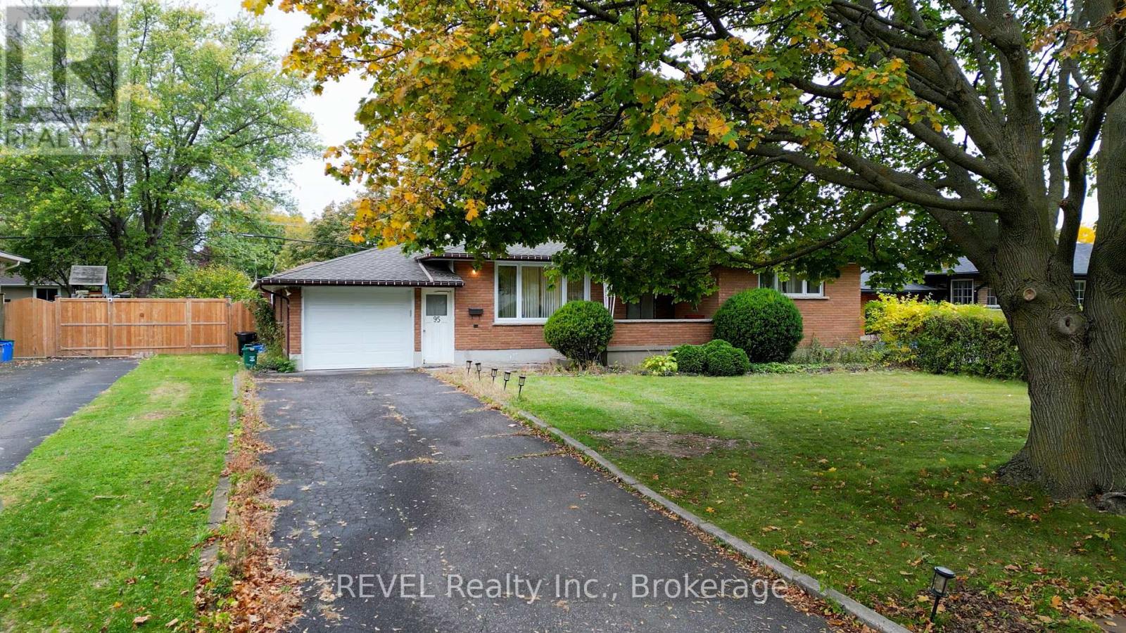 95 Windward Street, St. Catharines, Ontario  L2M 4C4 - Photo 2 - X12484204