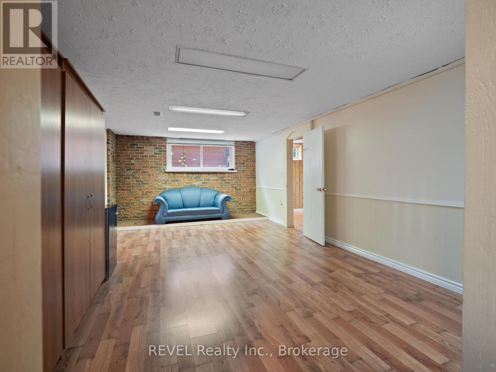 95 Windward Street, St. Catharines (Carlton/bunting), Ontario  L2M 4C4 - Photo 22 - X12484204