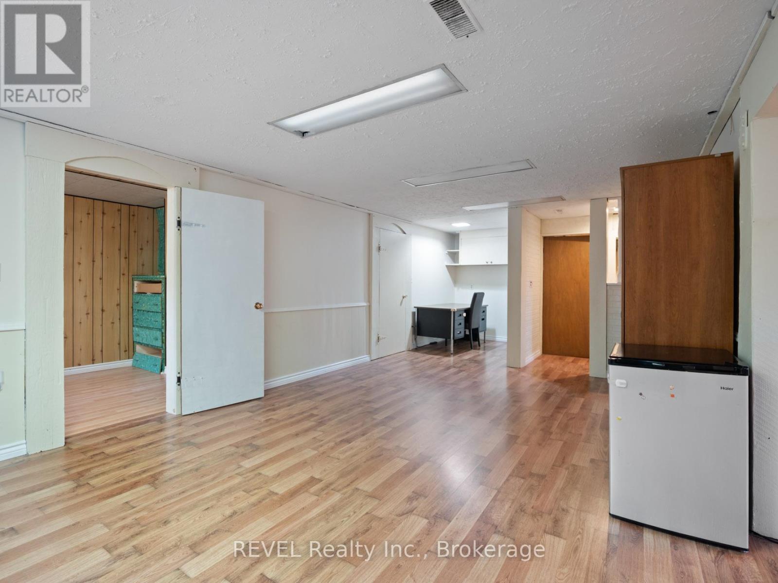 95 Windward Street, St. Catharines (Carlton/bunting), Ontario  L2M 4C4 - Photo 25 - X12484204