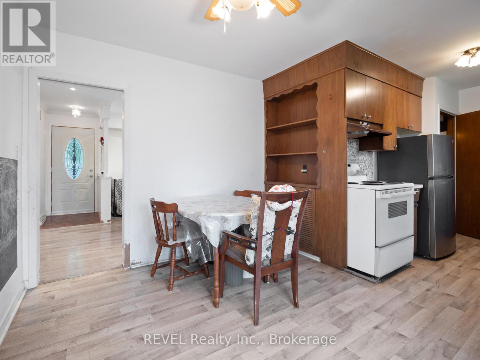 95 Windward Street, St. Catharines, Ontario  L2M 4C4 - Photo 4 - X12484204