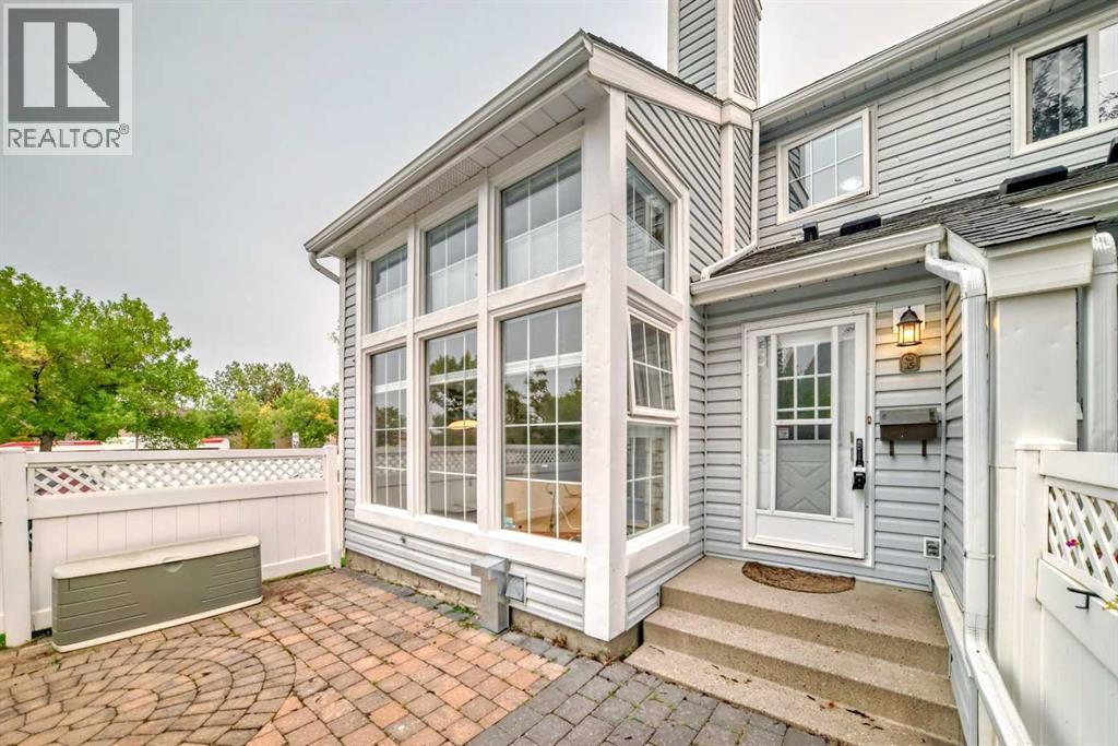 16, 28 Berwick Crescent Nw, Calgary, Alberta  T3K 1Y7 - Photo 2 - A2250344