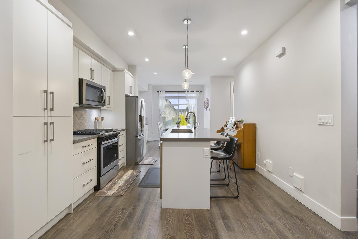 52 14541 Winter Crescent, Surrey, British Columbia  V4P 0G5 - Photo 2 - R3062083