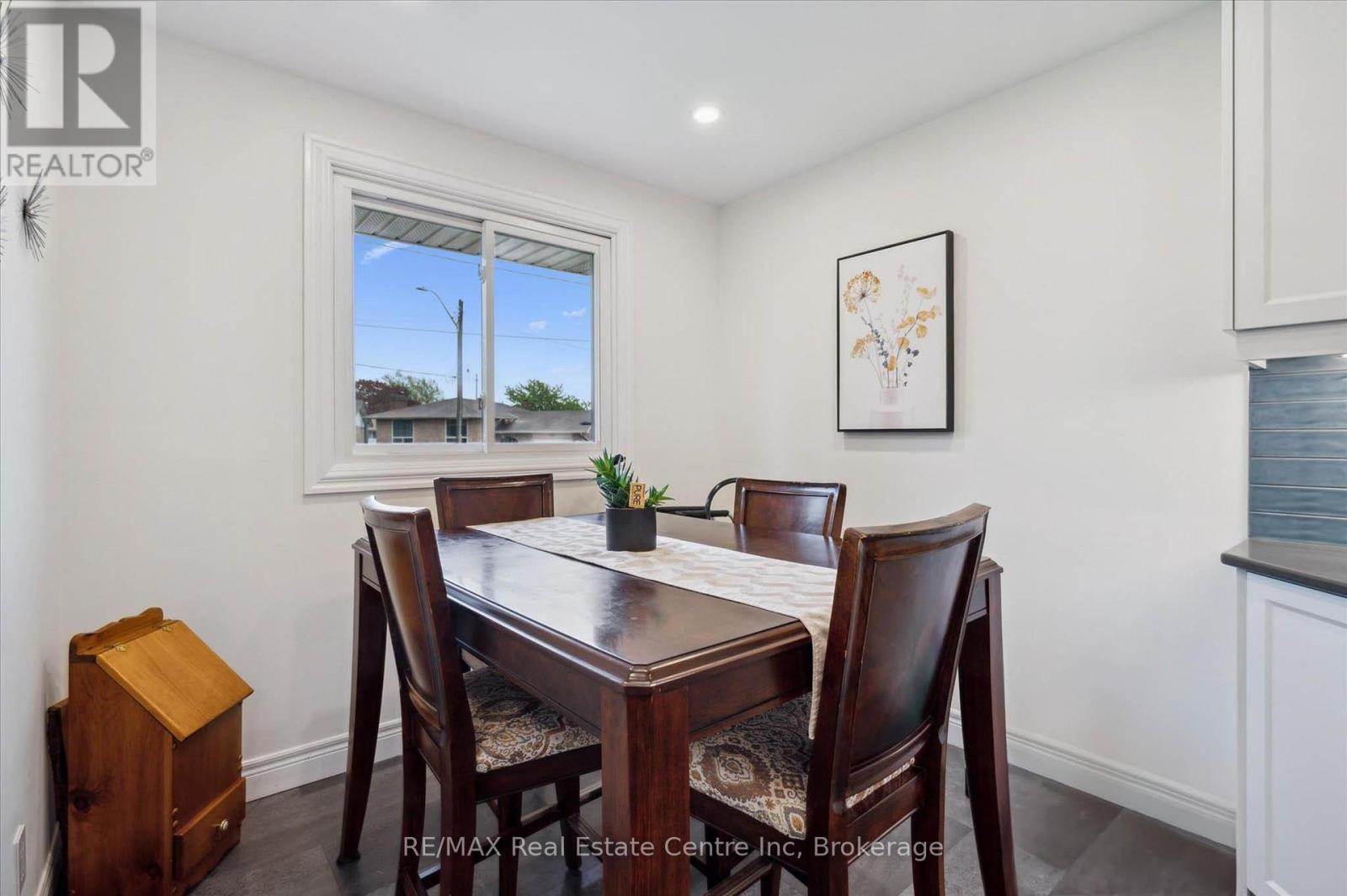 10 Villa Court, Hamilton, Ontario  L8W 1M2 - Photo 4 - X12484134