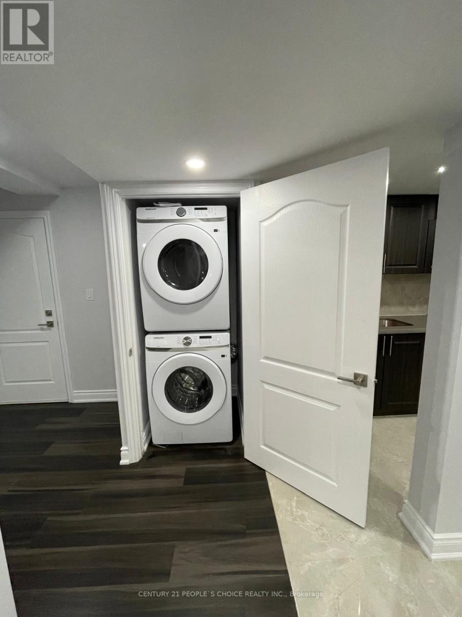 66 Hadfield Circle, Brampton, Ontario  L6R 0N6 - Photo 7 - W12484101