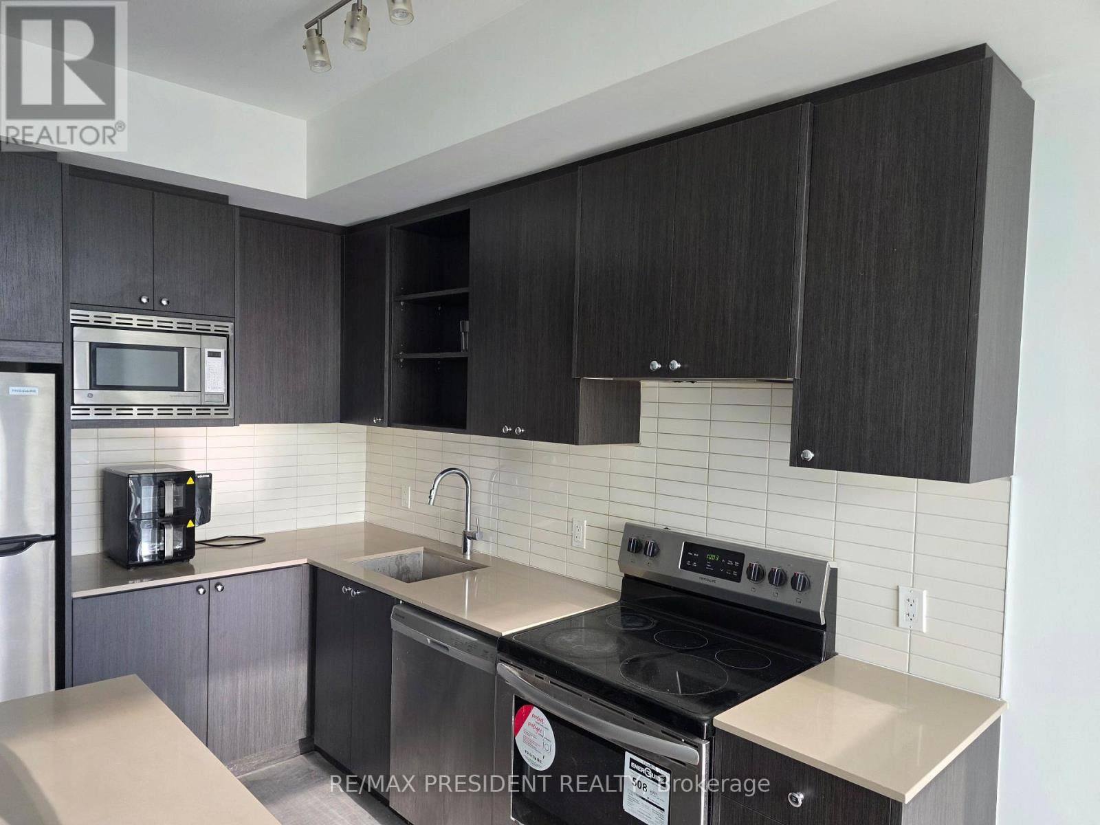 112 - 60 George Butchart Drive, Toronto, Ontario  M3K 2C5 - Photo 8 - W12484103