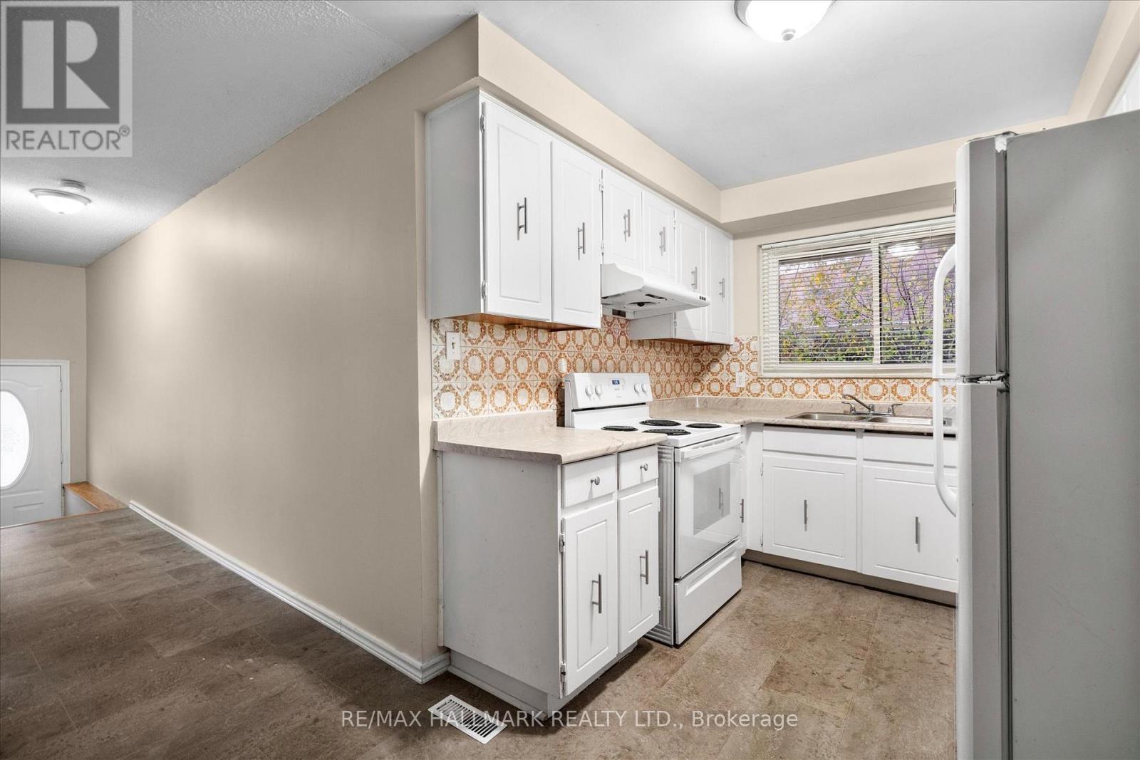Upper - 80 Madison Street, Brampton, Ontario  L6S 3C5 - Photo 11 - W12484122