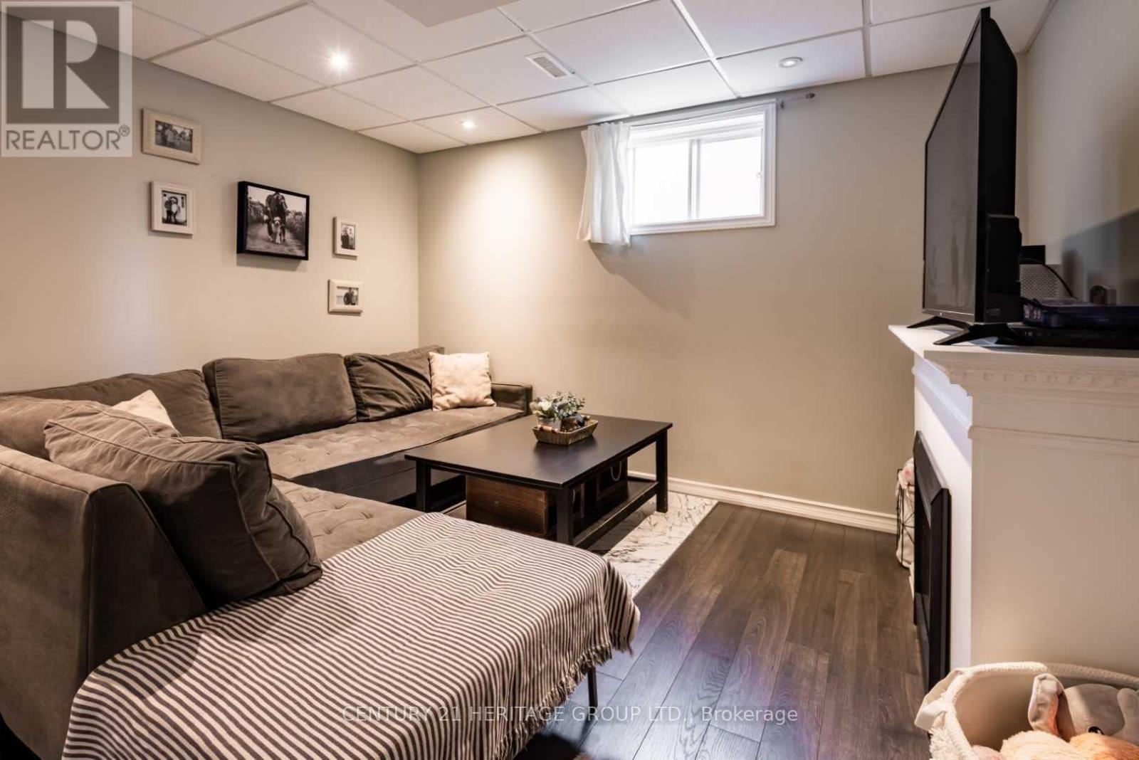 Lower - 239 Credit Creek Boulevard, Orangeville, Ontario  L9W 4M9 - Photo 2 - W12484138