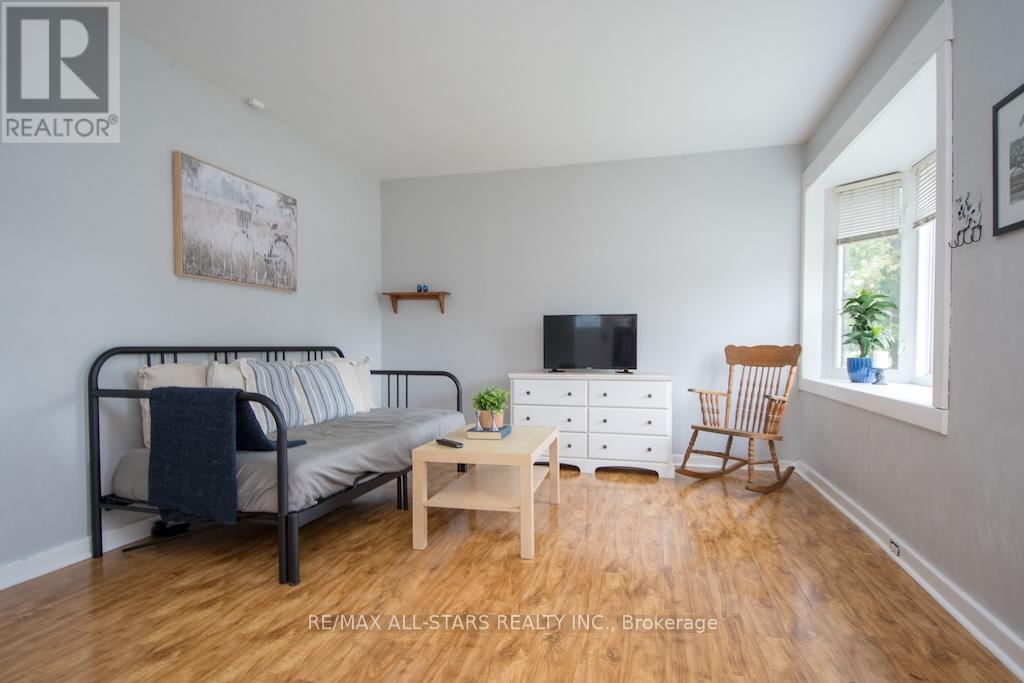 32 Adelaide Street S, Kawartha Lakes, Ontario  K9V 3J7 - Photo 5 - X12410336