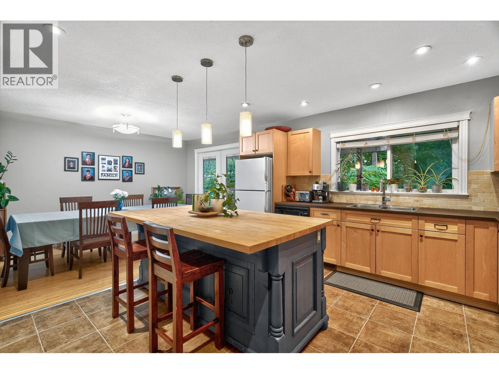 1252 Ellis Drive, Port Coquitlam, British Columbia  V3B 1G8 - Photo 4 - R3061906