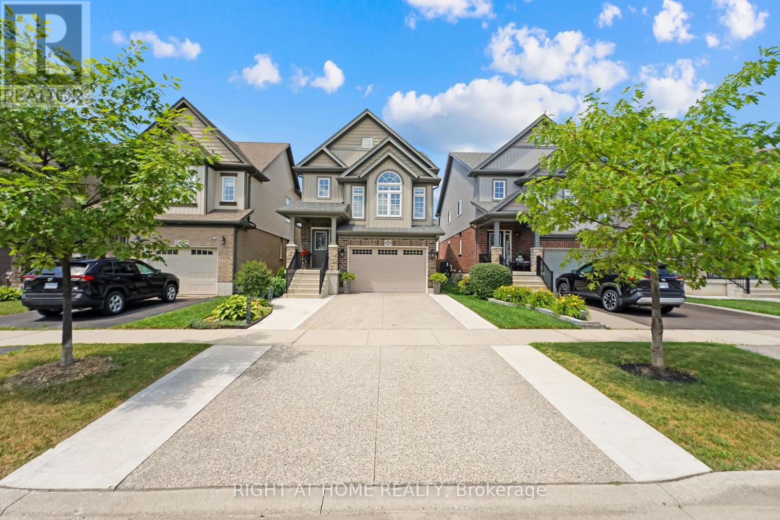 211 HARDCASTLE DRIVE, Cambridge, Ontario