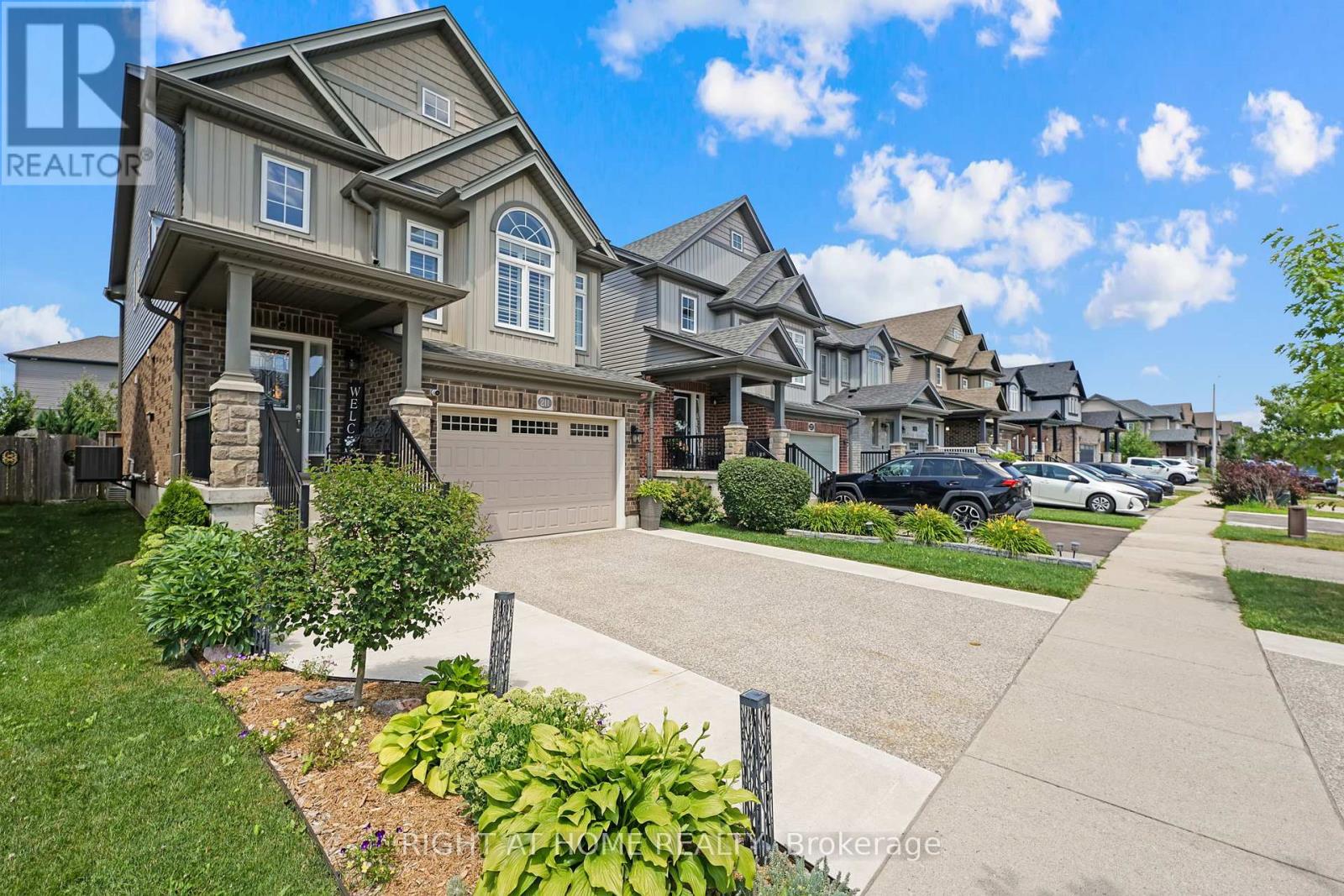 211 Hardcastle Drive, Cambridge, Ontario  N1S 0A8 - Photo 2 - X12484123