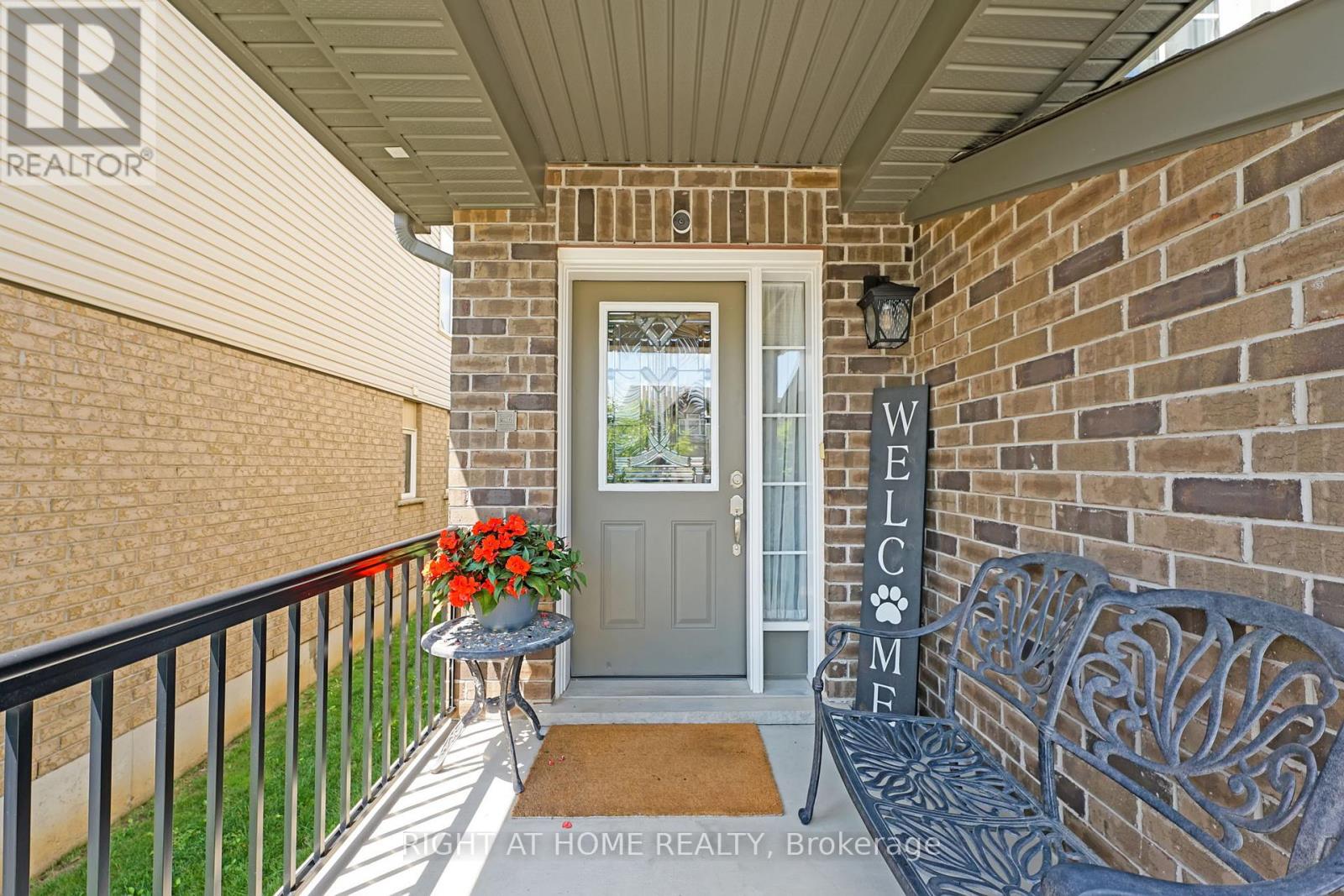 211 Hardcastle Drive, Cambridge, Ontario  N1S 0A8 - Photo 5 - X12484123