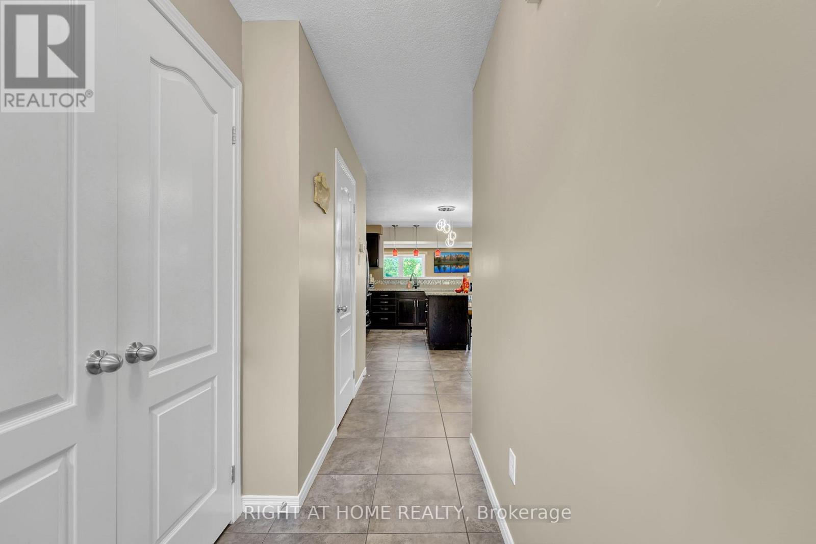 211 Hardcastle Drive, Cambridge, Ontario  N1S 0A8 - Photo 7 - X12484123