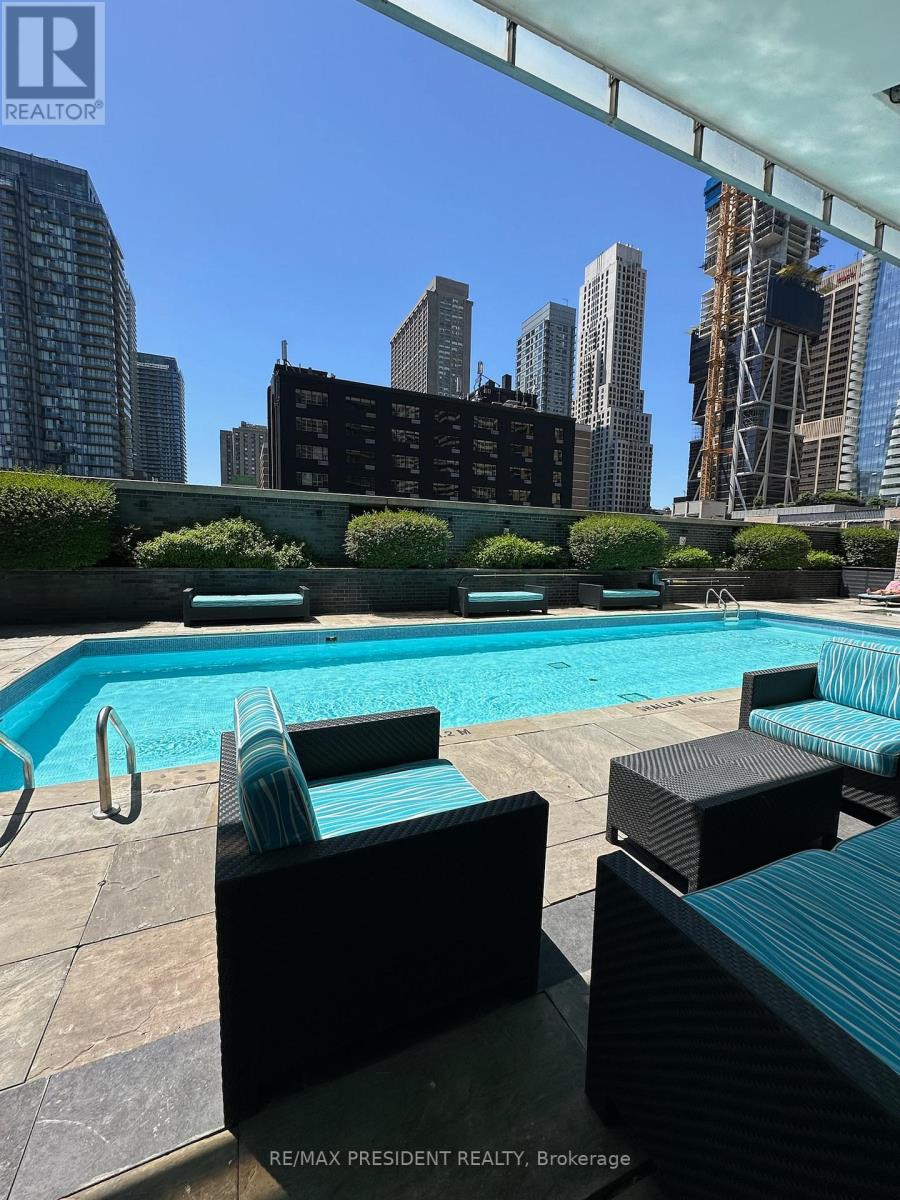 2805 - 33 Charles Street E, Toronto, Ontario  M4Y 0A2 - Photo 2 - C12484171