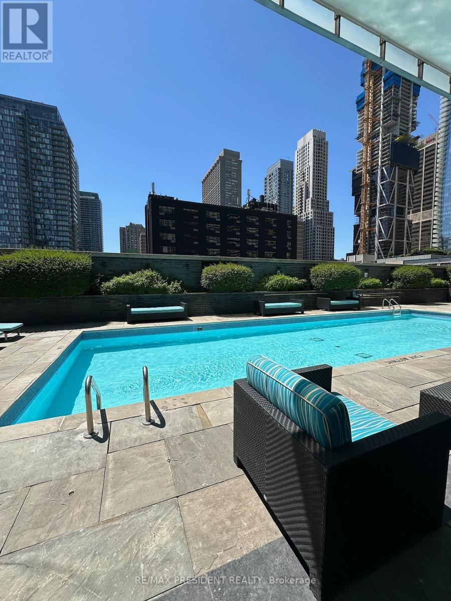 2805 - 33 Charles Street E, Toronto, Ontario  M4Y 0A2 - Photo 3 - C12484171