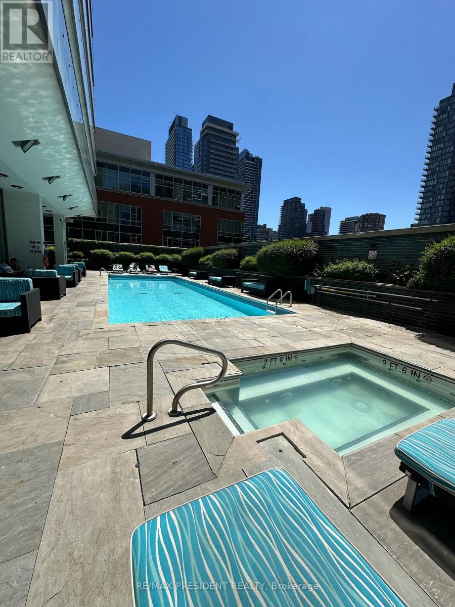 2805 - 33 Charles Street E, Toronto, Ontario  M4Y 0A2 - Photo 5 - C12484171
