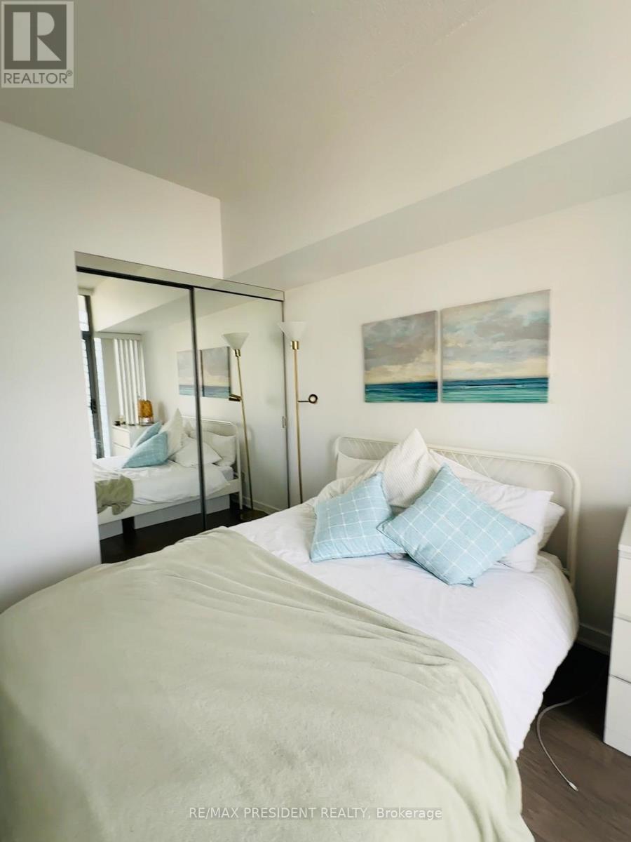 2805 - 33 Charles Street E, Toronto, Ontario  M4Y 0A2 - Photo 8 - C12484171